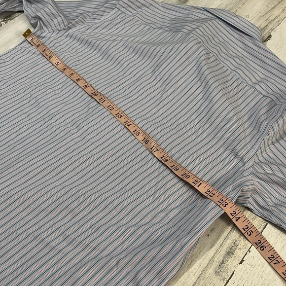 UNTUCKit Button Down Size XL - Picture 6 of 7